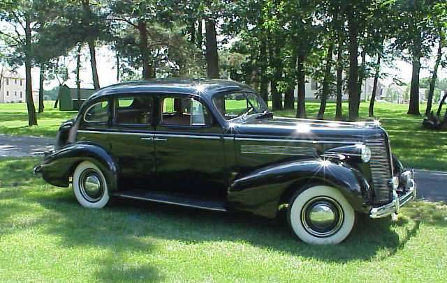 1937 Buick Sedan in the park description