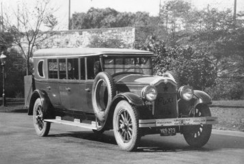1925 Flxible on Buick chassis; photo is 
from Mohican Historical Society 
in Loudonville, Ohio.